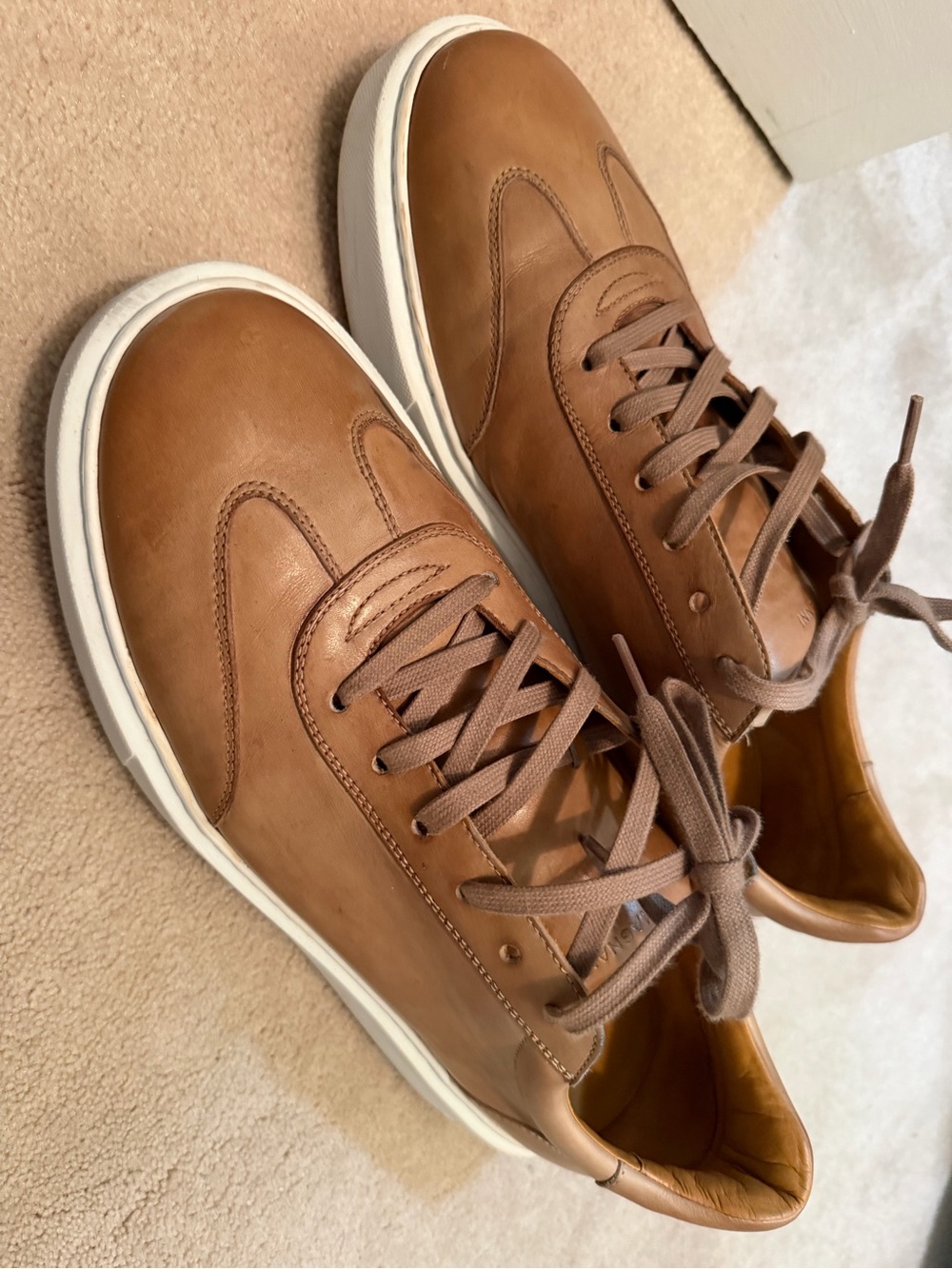 Magnanni Tan Leather Low-Top Sneakers